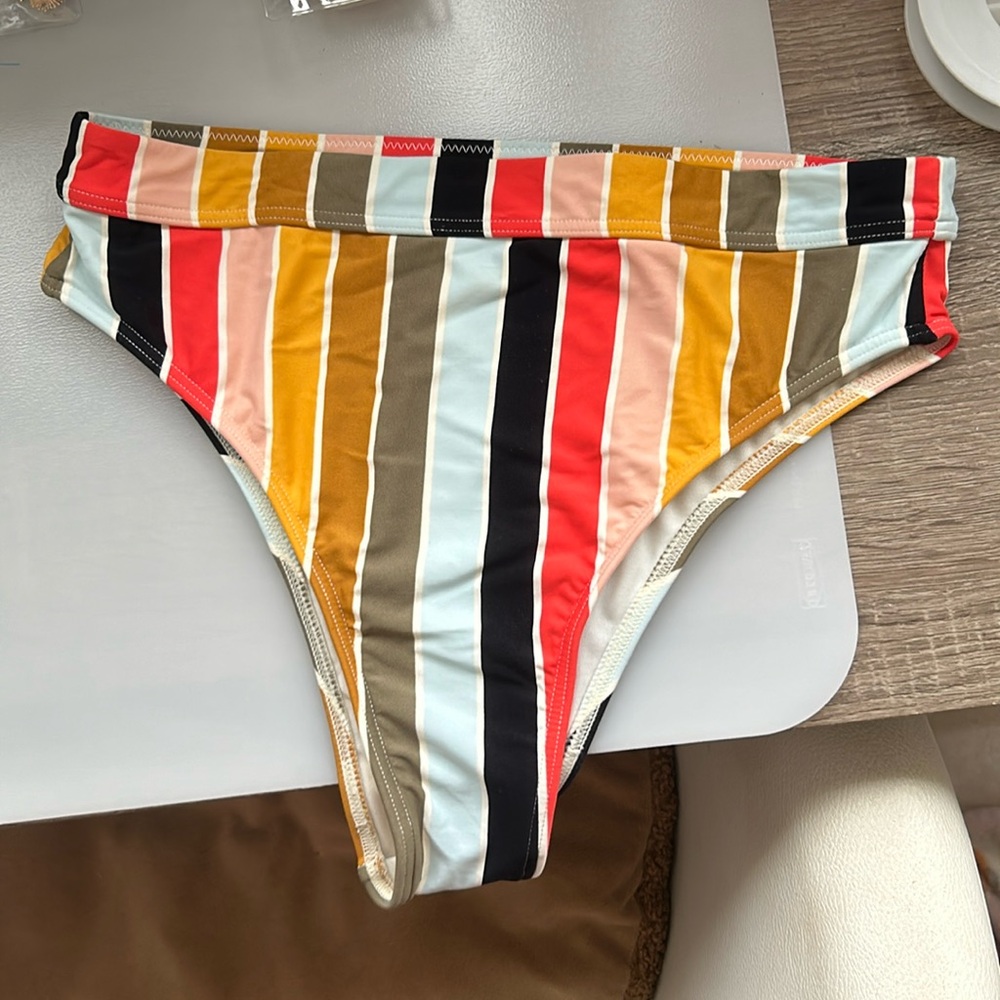 High Waisted Billabong Bottom - M